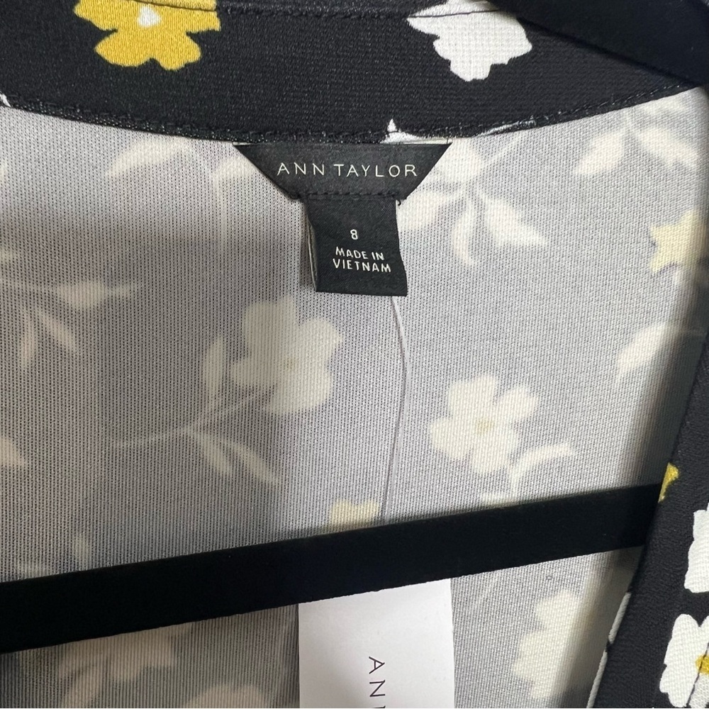 NWT Ann Taylor Floral Wrap Dress – Black – Size 8 - Picture 4 of 9